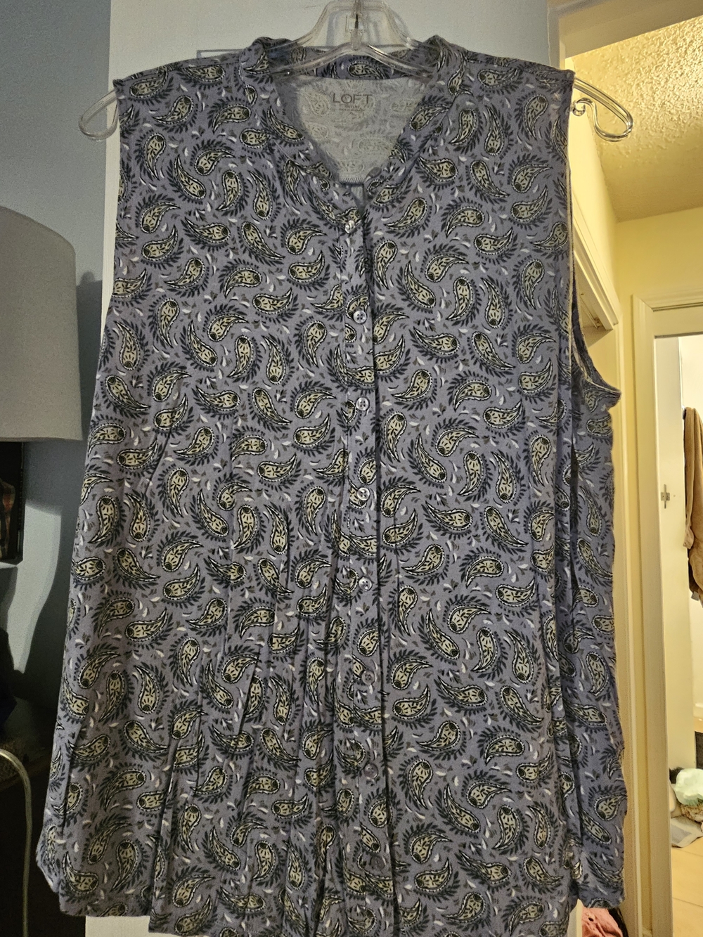 4/$25 LOFT Lavender Paisley Sleeveless Button-Front Top